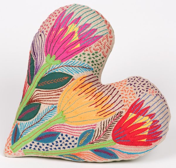 coussin coeur brode - embroidered heart shaped cushion | mahatsara