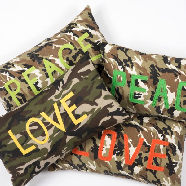coussin camouflage brodé - embroidered cushion